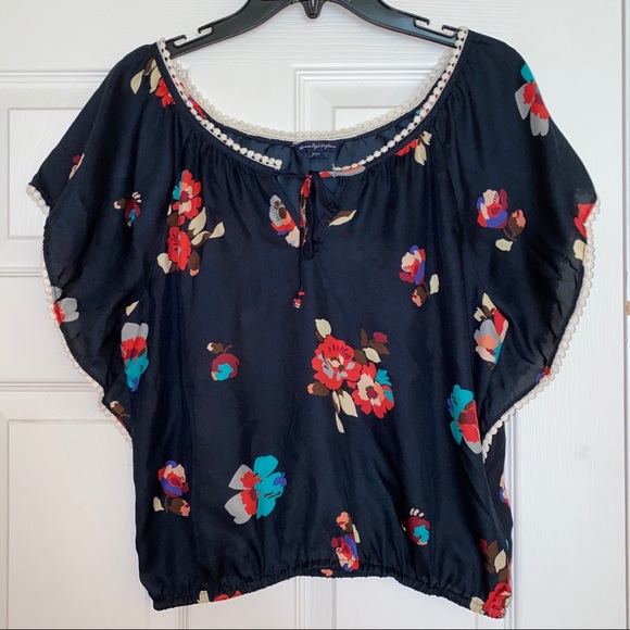 American Eagle Outfitters Tops - Flowy American Eagle top